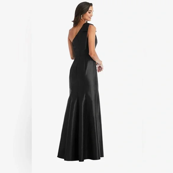 Alfred Sung Bow One-Shoulder Black Satin Trumpet Gown - Picture 3 of 8